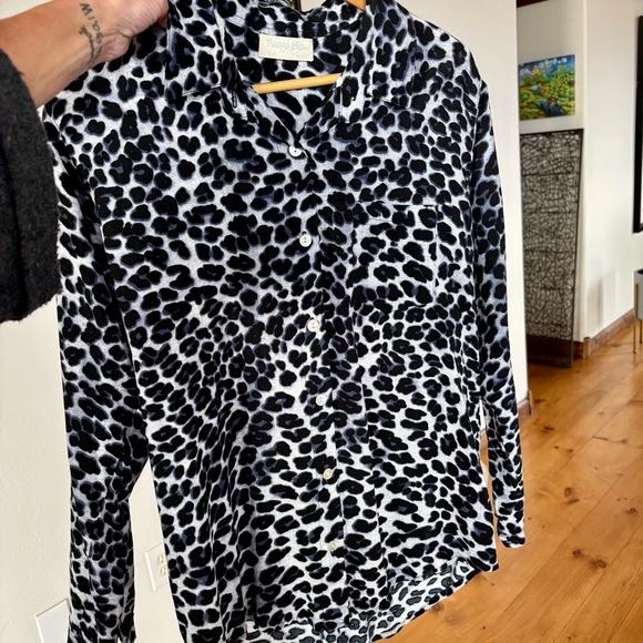 Nuage Bleu made on Maui Elegant Black, Gray and White Button Down Shirt. - Picture 4 of 11